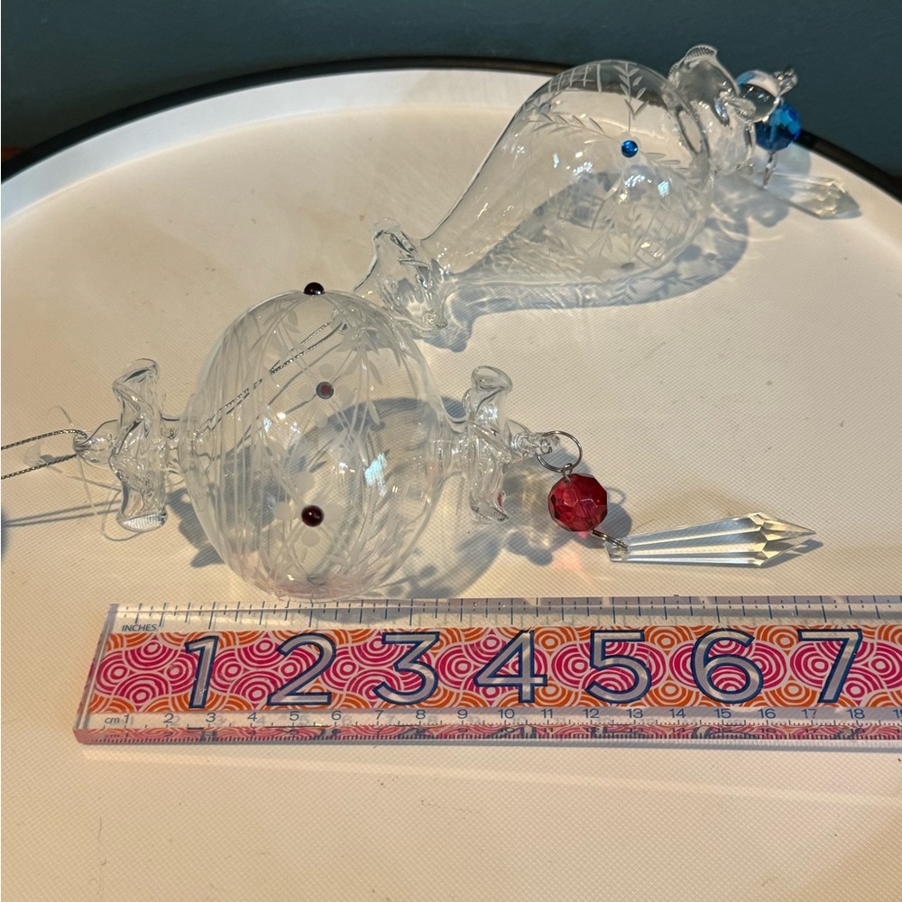 Pair of Artisan art etched glass Christmas ornaments - red and blue - Picture 5 of 6